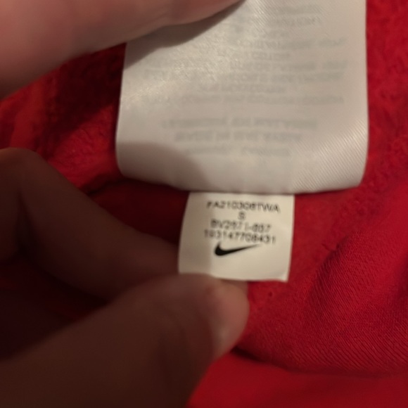 Like new red sweatpants - Picture 7 of 8